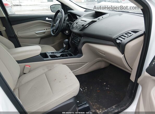 1FMCU9G98HUB05167 2017 FORD ESCAPE White Вид салону спереду