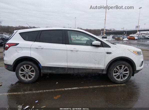 1FMCU9G98HUB05167 2017 FORD ESCAPE White Вид задньої частини салону