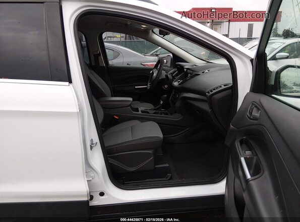 1FMCU9GD5HUC70498 2017 FORD ESCAPE Белый Вид салона спереди
