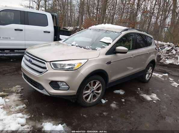 1FMCU9GD8JUA82256 2018 FORD ESCAPE Gold Vista tres cuartos delantera izquierda