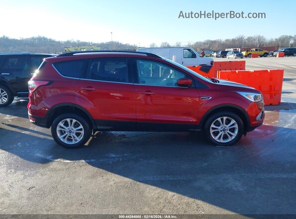 1FMCU9GD9JUC96432 2018 FORD ESCAPE Red Widok wnętrza z tyłu