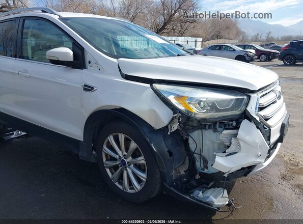 1FMCU9JD4HUC89956 2017 FORD ESCAPE White Vista frontal