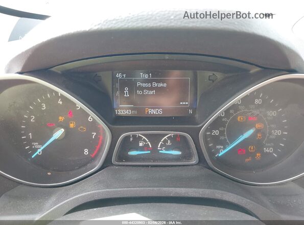 1FMCU9JD4HUC89956 2017 FORD ESCAPE White Vista de los asientos traseros