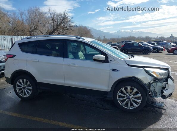 1FMCU9JD4HUC89956 2017 FORD ESCAPE White Vista interior trasera