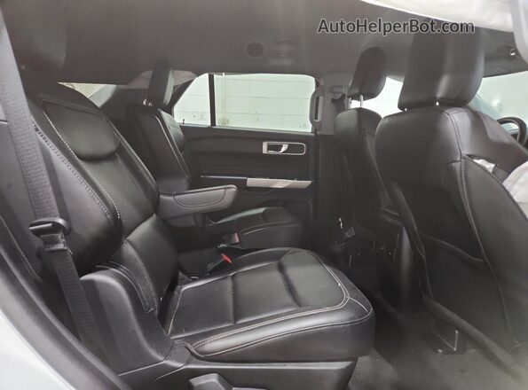 1FMSK8DH3NGA72659 2022 FORD FORD EXPLORER White Widok wnętrza z tyłu
