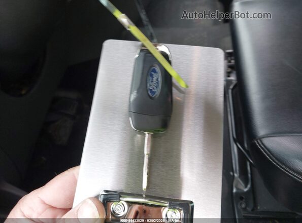 1FMZK1Y88LKB32333 2020 FORD PASSENGER Белый Вид панели приборов