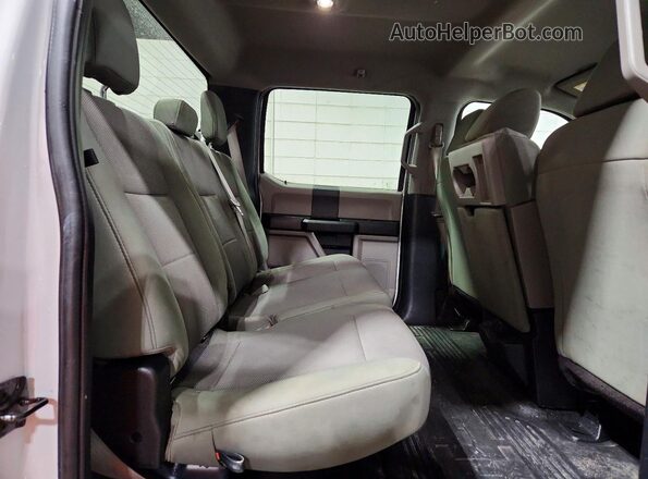 1FT7W2B64KEG24061 2019 FORD F250 White Vista de los asientos traseros