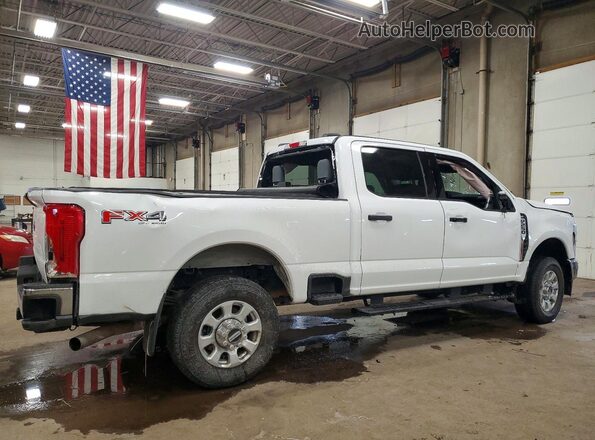 1FT7W2BN7PEE08932 2023 FORD F250 White Trasero derecho