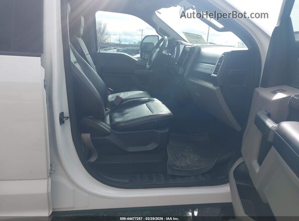 1FT7W2BT4HED79129 2017 FORD F-250 White Вид салону спереду