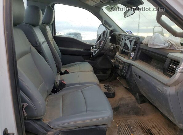 1FTBF2AA6PED40941 2023 FORD F250 White Vista de los asientos traseros