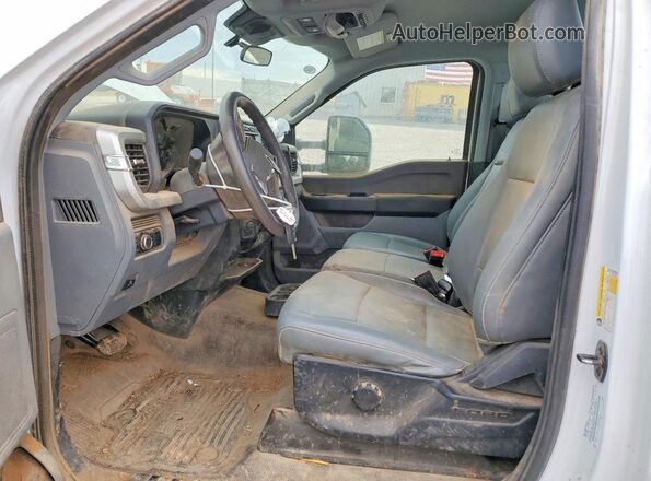 1FTBF2AA6PED40941 2023 FORD F250 White Vista interior delantera