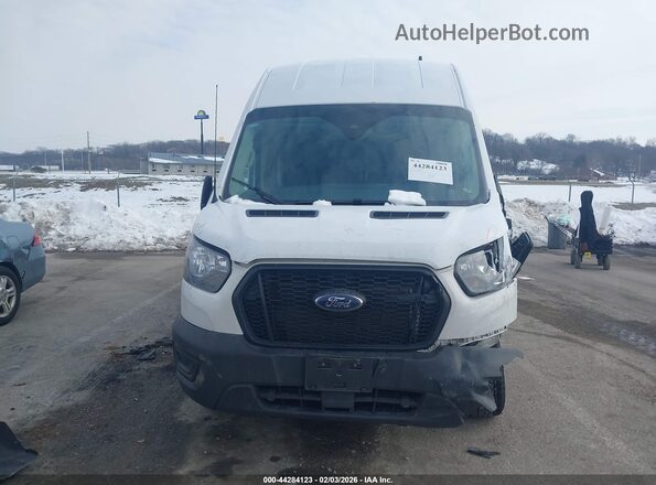 1FTBF7X85RKB67239 2024 FORD T-350 White Widok wnętrza z tyłu