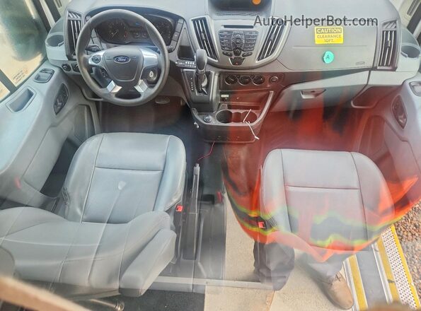 1FTBW3XM3JKA48194 2018 FORD TRANSIT Белый Вид панели приборов
