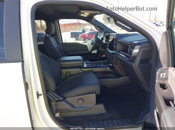 1FTFW2L59RKD95096 2024 FORD F150 White Widok wnętrza z przodu