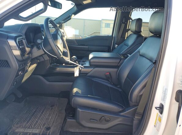 1FTFW5L58SKE70104 2025 FORD F150 White Widok wnętrza z przodu