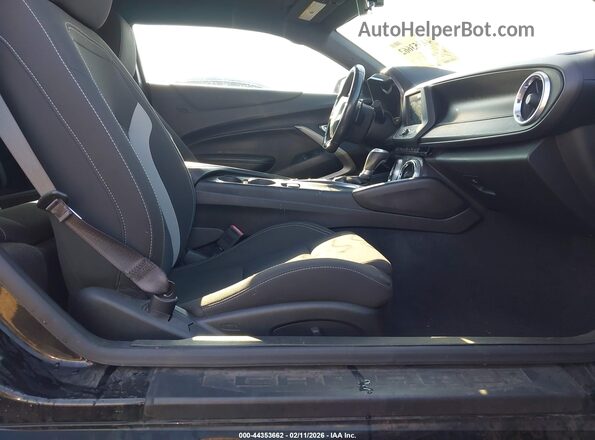 1G1FB1RS6H0151492 2017 CHEVROLET CAMARO Black წინა სალონის ხედი