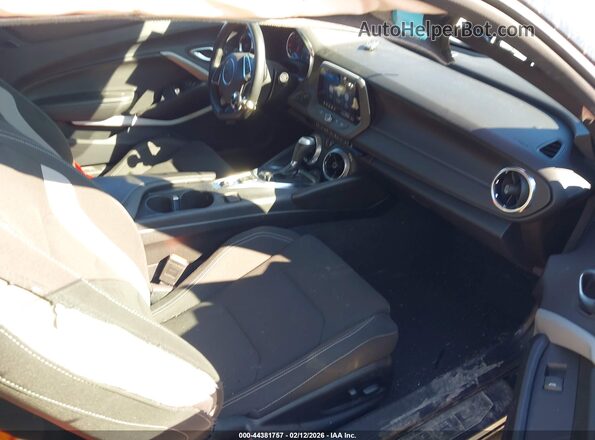 1G1FF1R71R0110978 2024 CHEVROLET CAMARO Черный Вид салона спереди