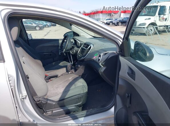 1G1JB5SHXJ4135830 2018 CHEVROLET SONIC Silver Սալոնի դիմացի տեսք