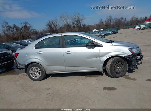 1G1JB5SHXJ4135830 2018 CHEVROLET SONIC Silver Սալոնի հետևի տեսք