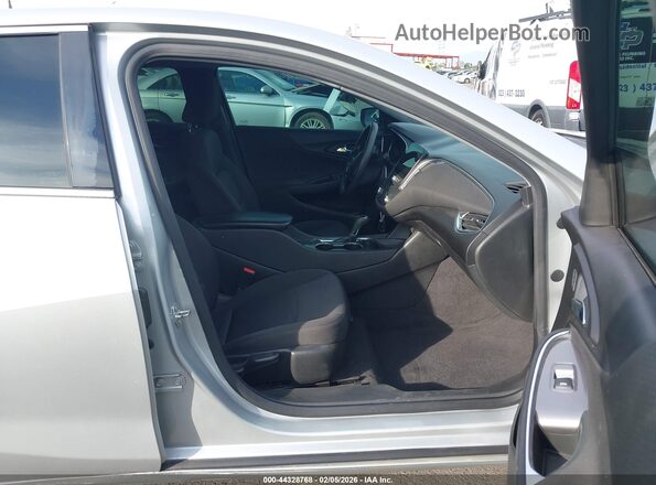 1G1ZD5ST3KF104278 2019 CHEVROLET MALIBU Серебряный Вид салона спереди