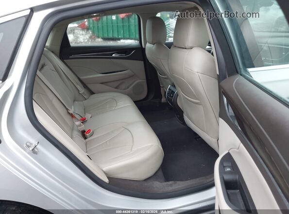 1G4ZP5SS0JU146581 2018 BUICK LACROSSE Silver Вид наклейки з VIN-кодом