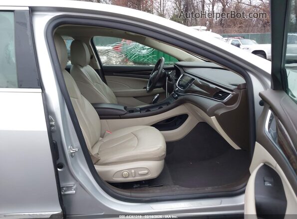1G4ZP5SS0JU146581 2018 BUICK LACROSSE Silver Вид салону спереду