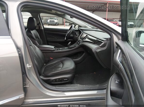 1G4ZR5SSXHU154594 2017 BUICK LACROSSE Tan Vista interior delantera