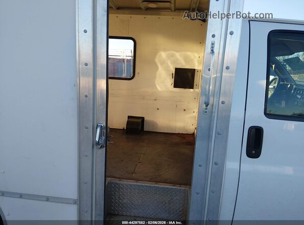 1GB0GRFG4G1271494 2016 CHEVROLET EXPRESS Белый 