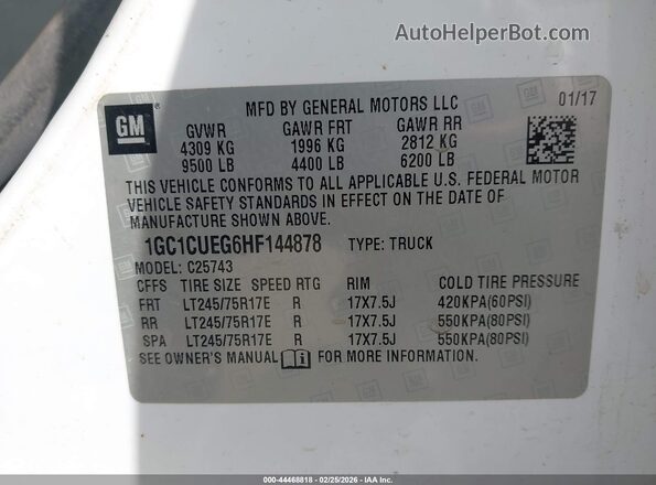 1GC1CUEG6HF144878 2017 CHEVROLET SILVERADO White Vista del compartimento del motor