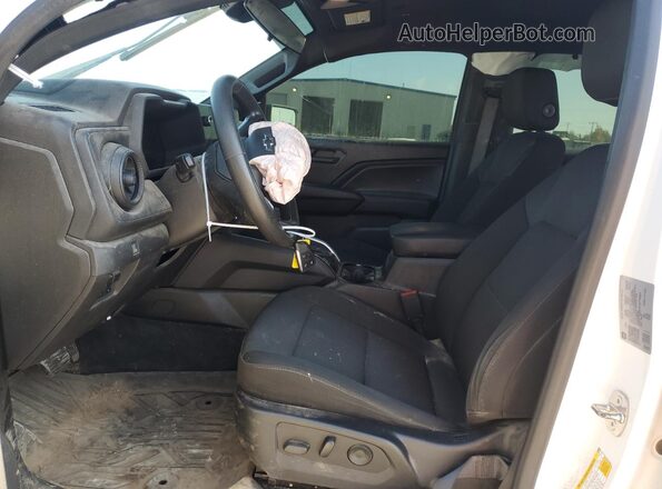 1GCPTEEKXP1176507 2023 CHEVROLET COLORADO White Widok wnętrza z przodu
