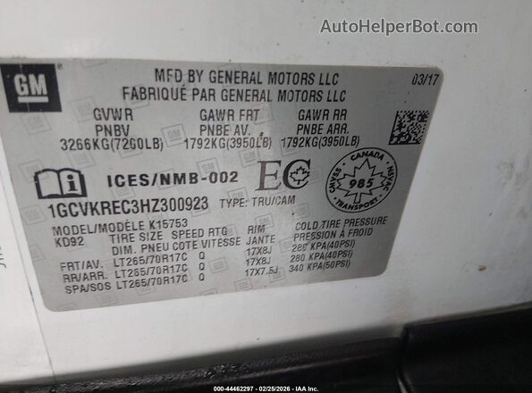 1GCVKREC3HZ300923 2017 CHEVROLET SILVERADO White Vista del compartimento del motor
