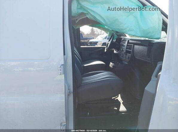 1GCWGAF78R1194316 2024 CHEVROLET EXPRESS White წინა სალონის ხედი