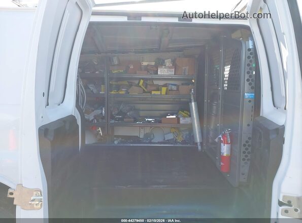 1GCWGAF78R1194316 2024 CHEVROLET EXPRESS White VIN კოდის სტიკერის ხედი