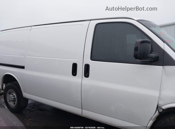 1GCWGAFFXH1109143 2017 CHEVROLET EXPRESS White Rear interior view