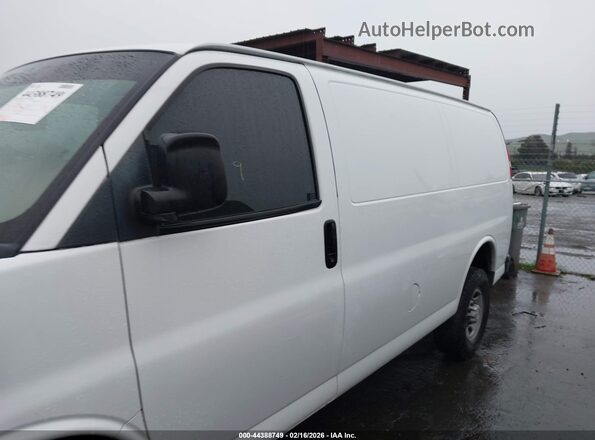 1GCWGAFFXH1109143 2017 CHEVROLET EXPRESS White 360 interior view