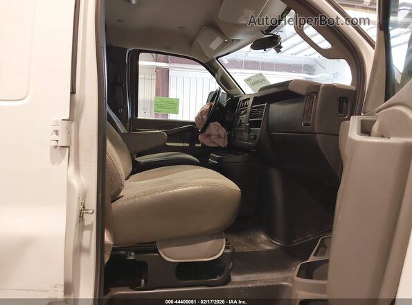 1GCWGAFG3L1270046 2020 CHEVROLET EXPRESS White Սալոնի դիմացի տեսք
