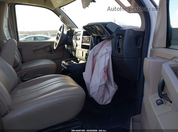 1GCWGAFP3P1184922 2023 CHEVROLET EXPRESS White Սալոնի դիմացի տեսք