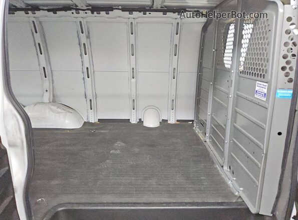 1GCWGAFP8N1217877 2022 CHEVROLET EXPRESS White Rear interior view