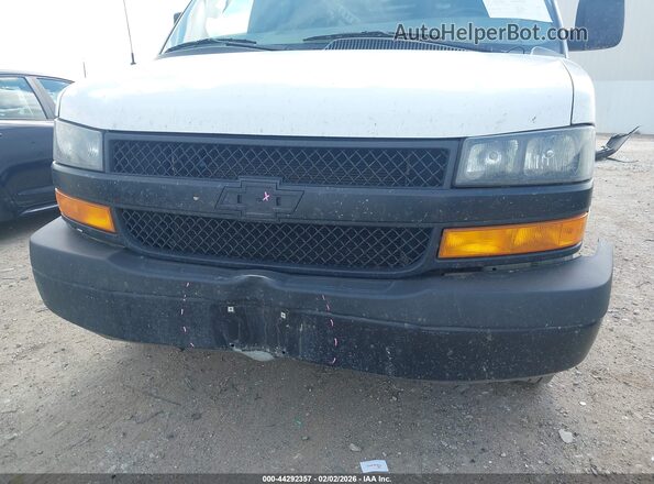 1GCWGBFP2N1221476 2022 CHEVROLET EXPRESS White Front view