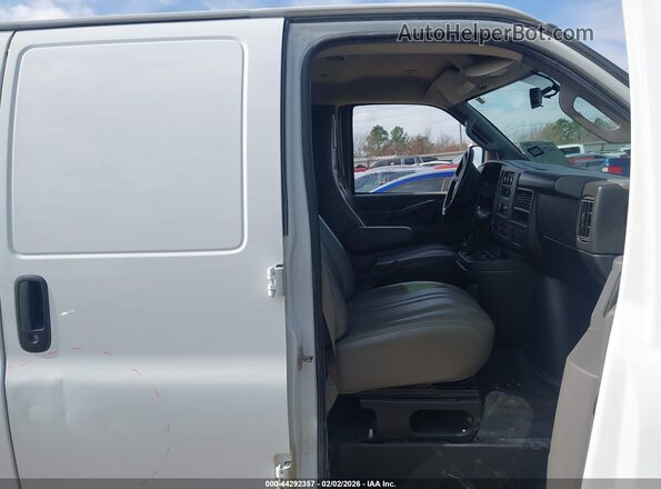 1GCWGBFP2N1221476 2022 CHEVROLET EXPRESS White Front interior view