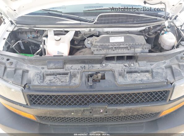 1GCWGBFP2N1221476 2022 CHEVROLET EXPRESS White Rear view