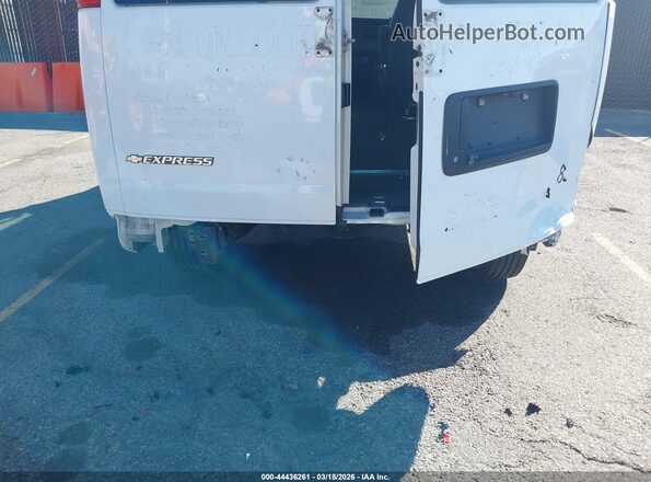 1GCZGGFP2J1162353 2018 CHEVROLET EXPRESS White Widok z przodu