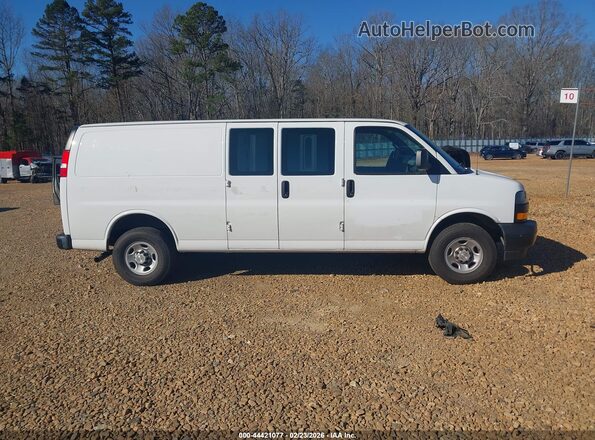1GCZGHFP2N1165183 2022 CHEVROLET EXPRESS White Սալոնի հետևի տեսք