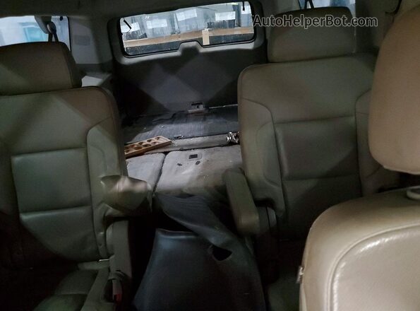 1GKS2GKCXGR460022 2016 GMC YUKON White Widok wnętrza z tyłu