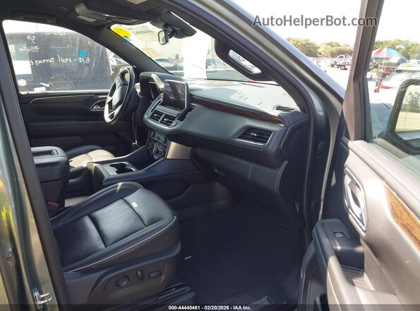 1GNSCFKD7PR377697 2023 CHEVROLET SUBURBAN Green Widok wnętrza z przodu