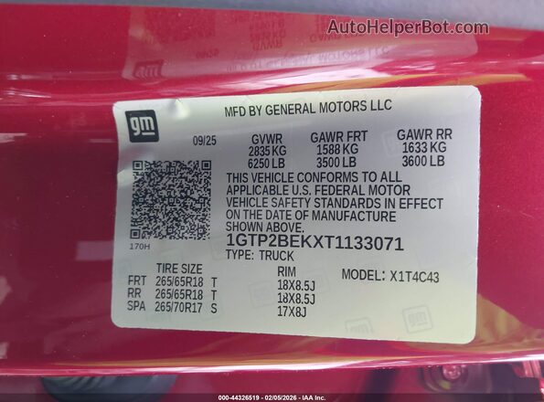 1GTP2BEKXT1133071 2026 GMC CANYON Burgundy Widok komory silnika