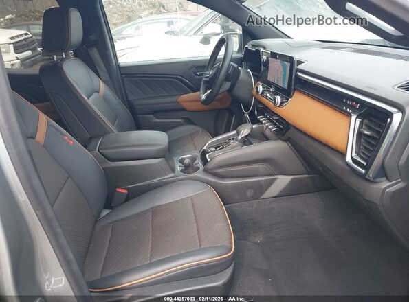 1GTP6DEK5R1144102 2024 GMC CANYON Silver Front interior view