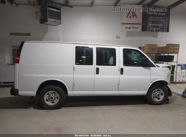 1GTW7AF71R1187384 2024 GMC SAVANA CARGO White Vista interior trasera