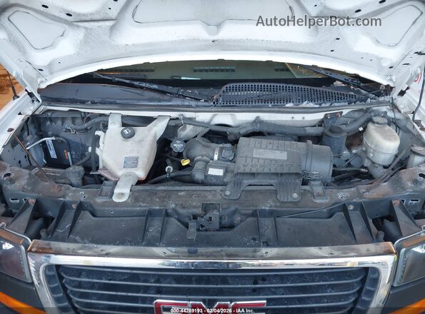 1GTW7AFF1H1906137 2017 GMC SAVANA 2500 White Widok z tyłu