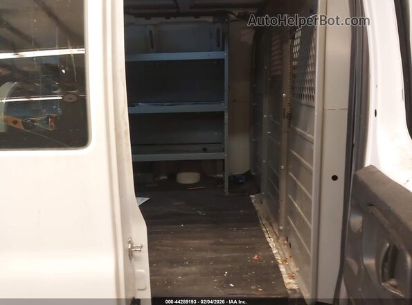 1GTW7AFF1H1906137 2017 GMC SAVANA 2500 White Widok naklejki z numerem VIN